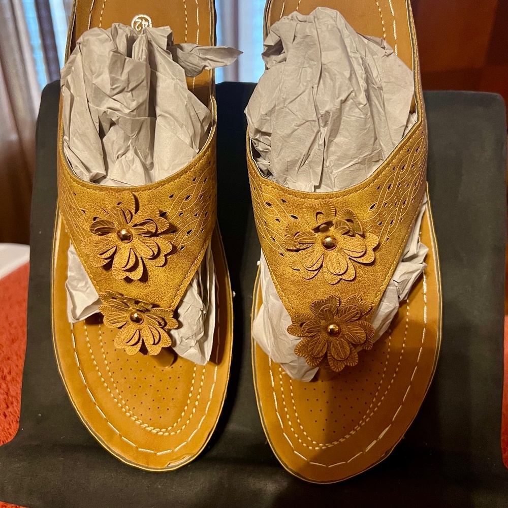 Ladies sandals